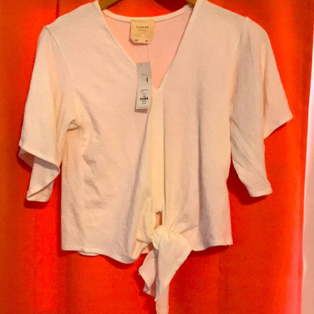 Cute white crop top that ties at bottom size small